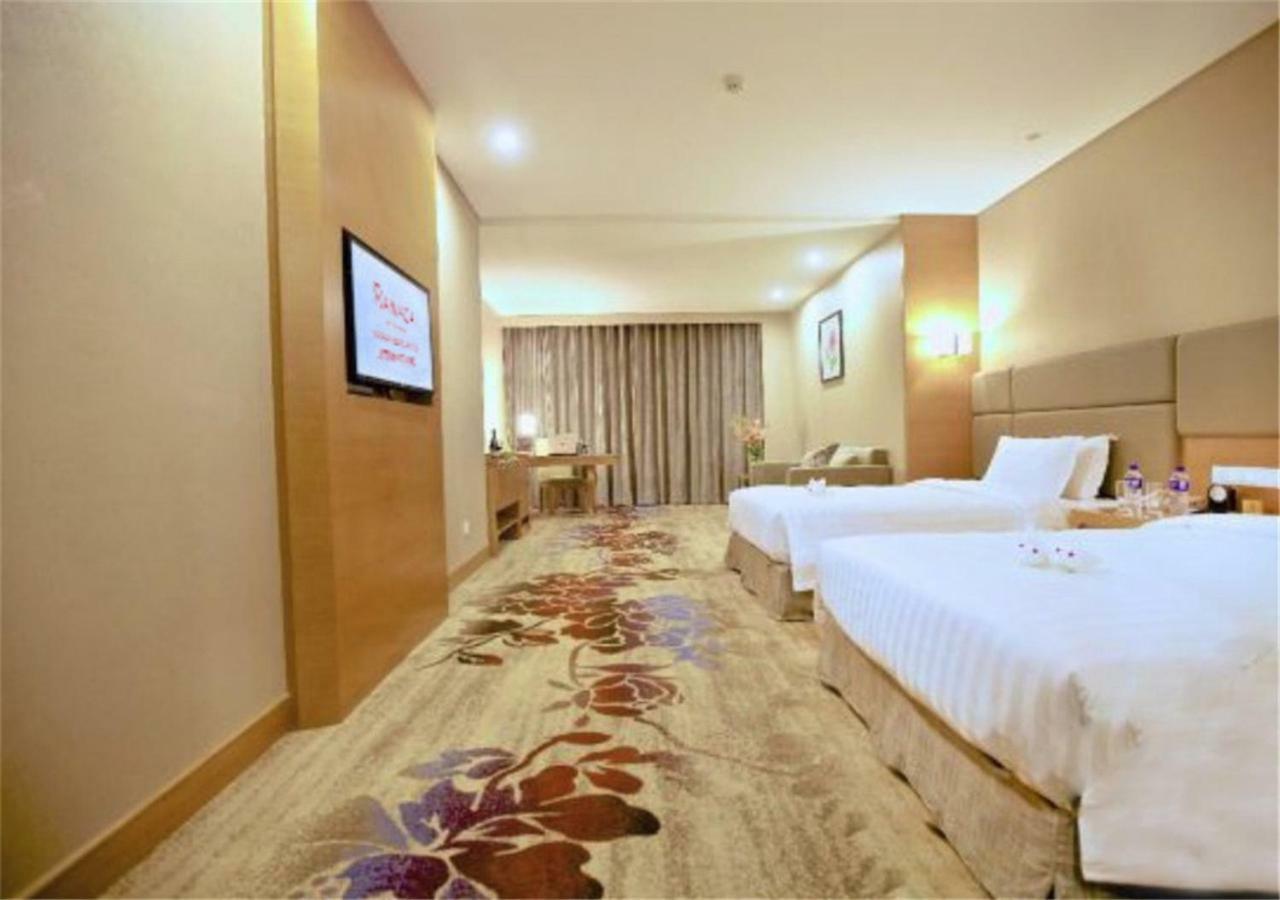 Hotel Ramada By Wyndham Beijing Airport Shunyi Exterior foto
